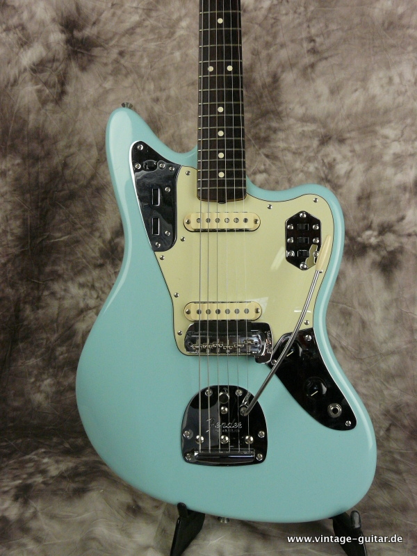Fender-62-Jaguar-Thin-Skin-limited-edition-daphne-blue-004.JPG