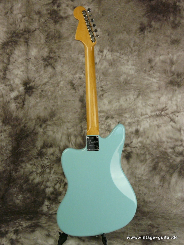 Fender-62-Jaguar-Thin-Skin-limited-edition-daphne-blue-008.JPG