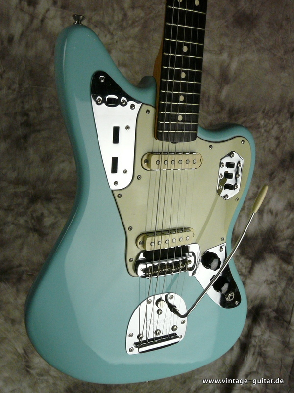 Fender-62-Jaguar-Thin-Skin-limited-edition-daphne-blue-010.JPG