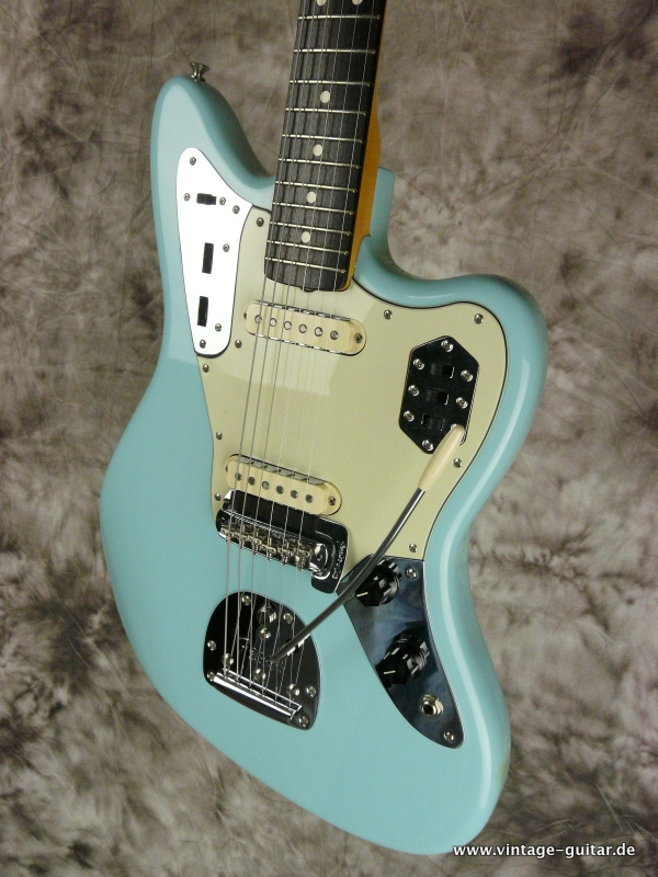 Fender-62-Jaguar-Thin-Skin-limited-edition-daphne-blue-011.JPG