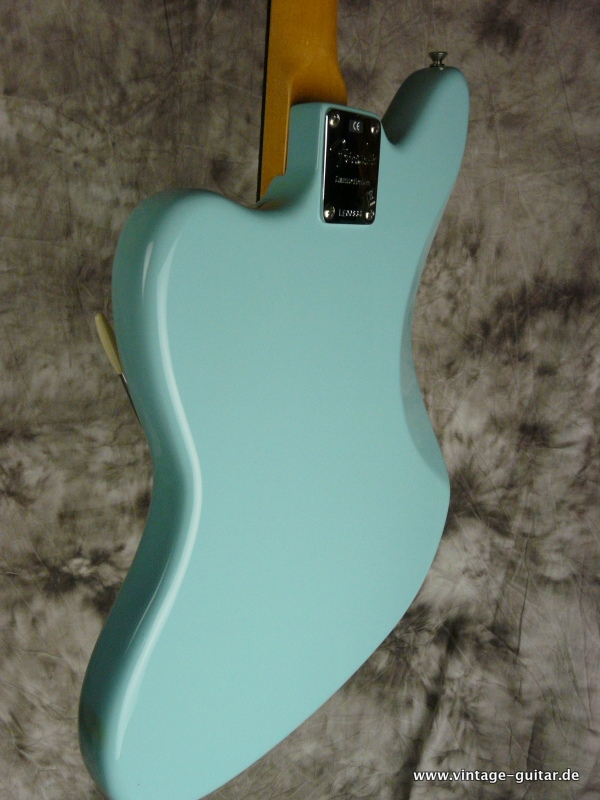 Fender-62-Jaguar-Thin-Skin-limited-edition-daphne-blue-012.JPG