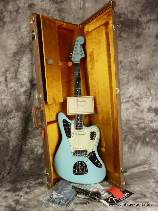 Fender-62-Jaguar-Thin-Skin-limited-edition-daphne-blue-015.JPG