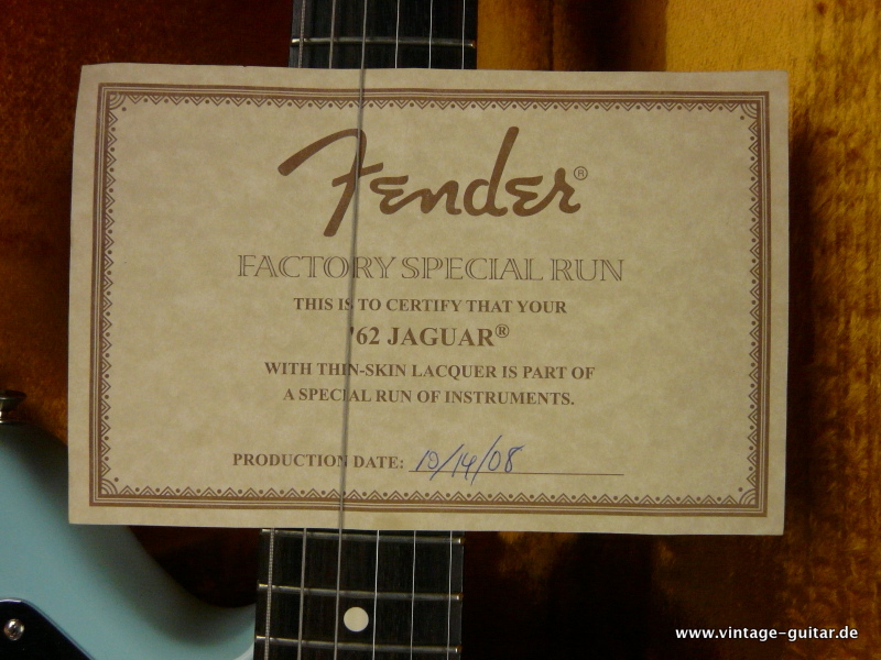 Fender-62-Jaguar-Thin-Skin-limited-edition-daphne-blue-017.JPG