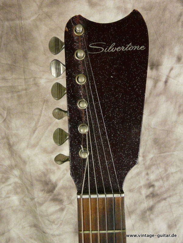 Silvertone-1457-2-pickups-amp-in-case-002.JPG