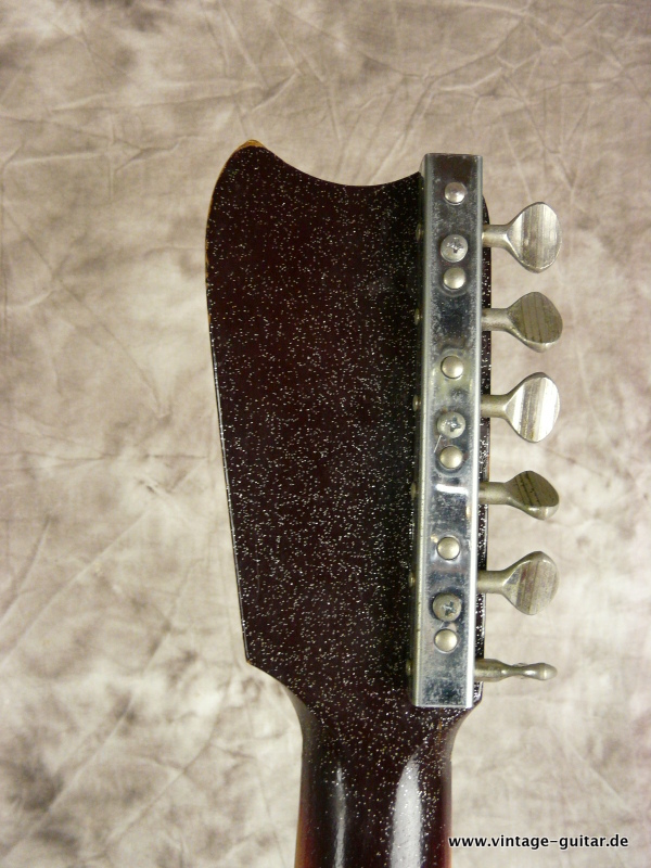 Silvertone-1457-2-pickups-amp-in-case-006.JPG