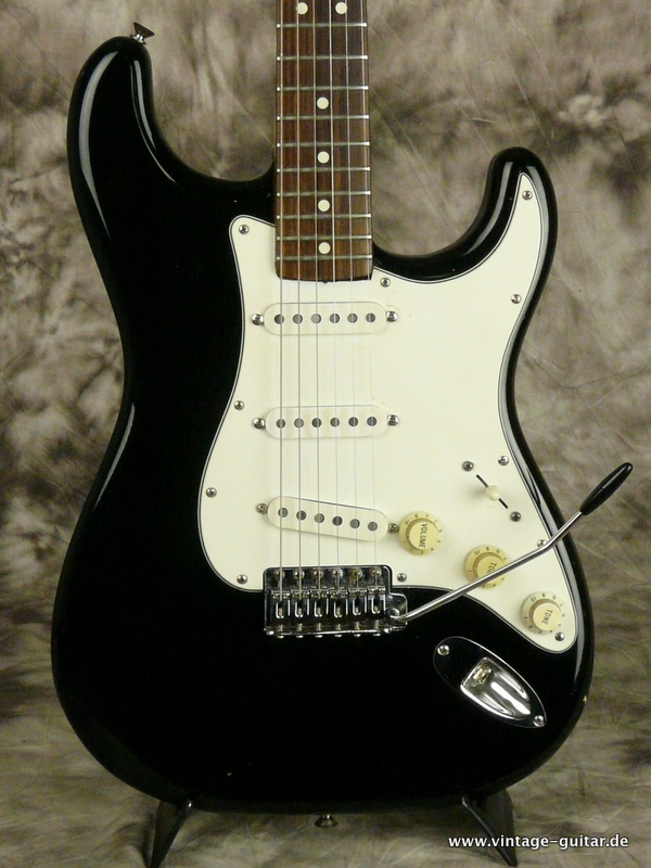 Fender_Stratocaster_1983_Dan-Smith-black-002.JPG
