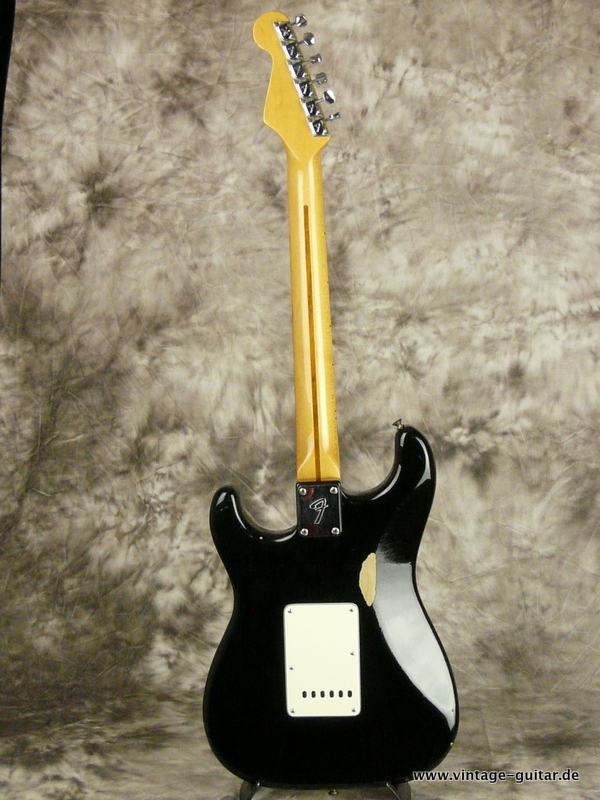 Fender_Stratocaster_1983_Dan-Smith-black-003.JPG