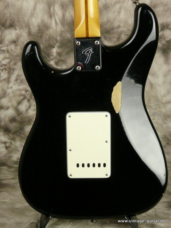 Fender_Stratocaster_1983_Dan-Smith-black-004.JPG