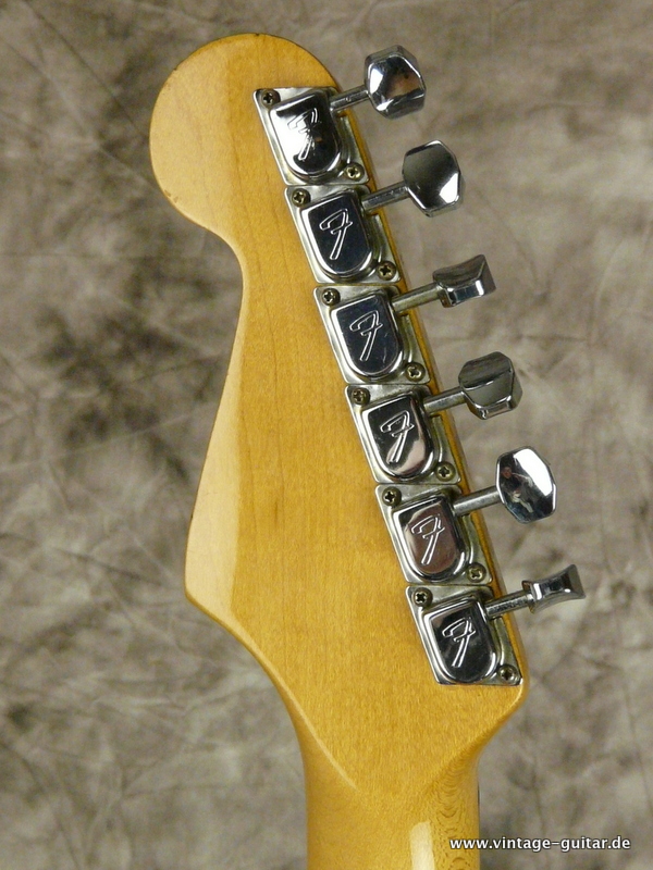 Fender_Stratocaster_1983_Dan-Smith-black-006.JPG