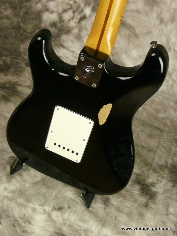 Fender_Stratocaster_1983_Dan-Smith-black-011.JPG