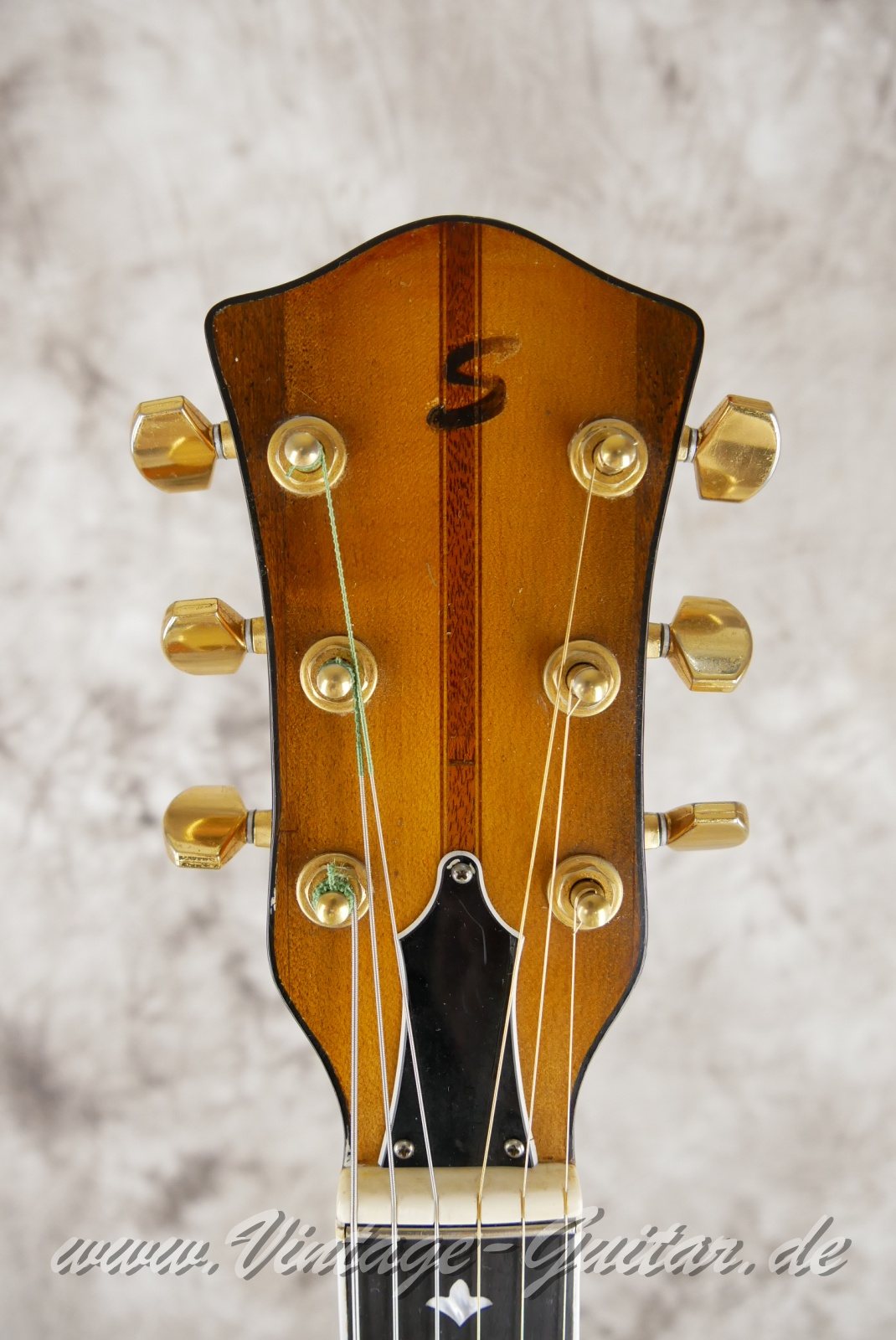 Schulz_Instrumentenbau_Solid_Archtop_sunburst_2000-003.JPG