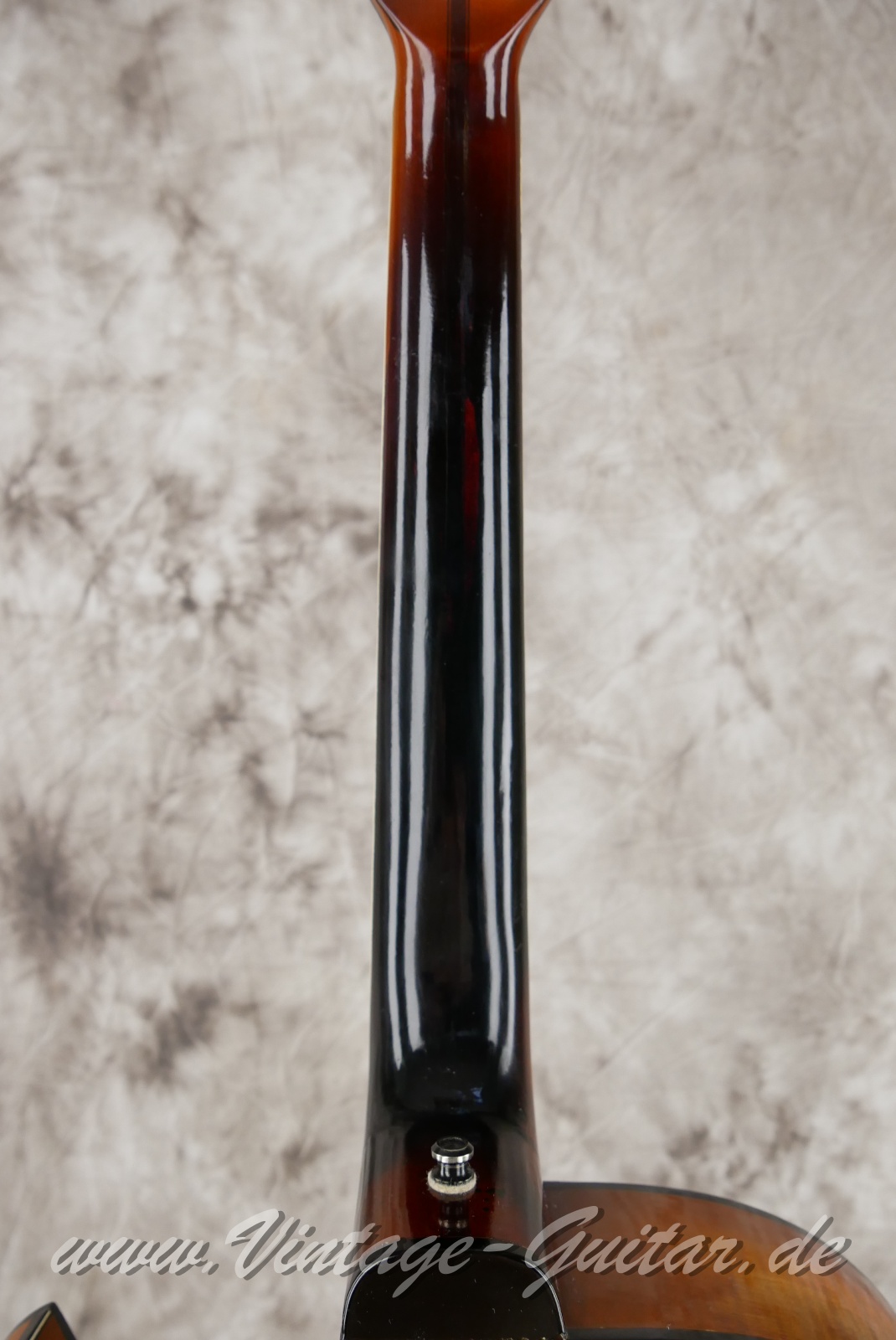 img/vintage/2602/Schulz_Instrumentenbau_Solid_Archtop_sunburst_2000-006.JPG