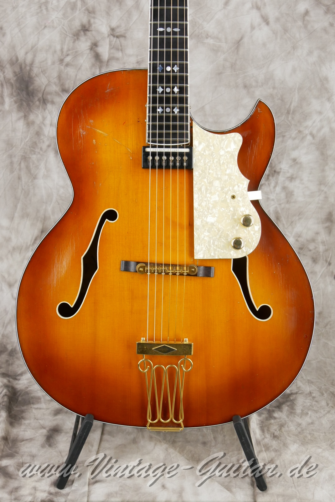 Schulz_Instrumentenbau_Solid_Archtop_sunburst_2000-007.JPG