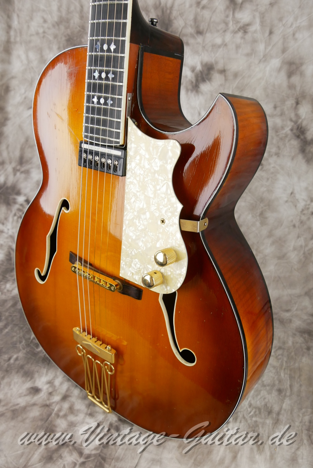 Schulz_Instrumentenbau_Solid_Archtop_sunburst_2000-010.JPG