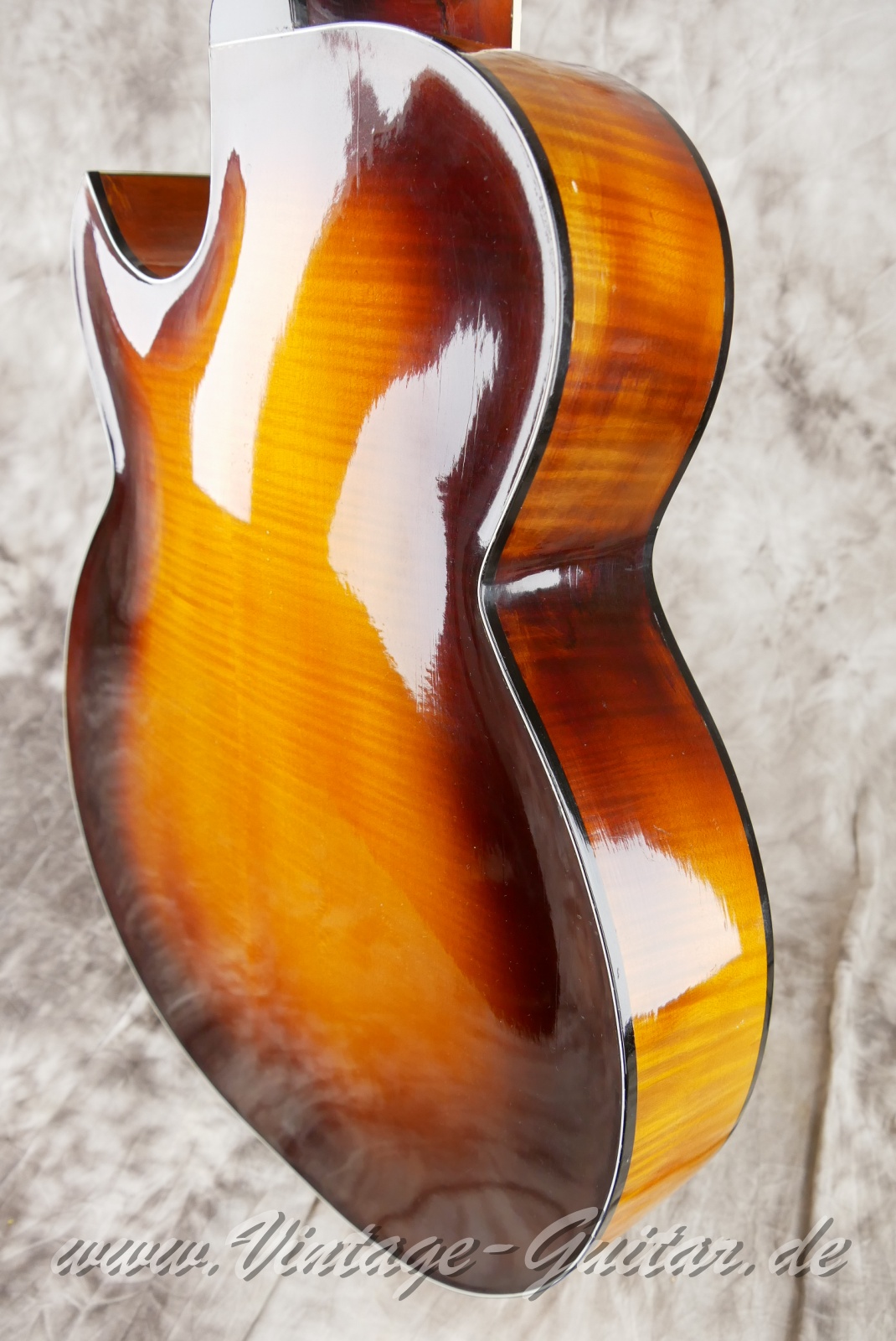 Schulz_Instrumentenbau_Solid_Archtop_sunburst_2000-012.JPG