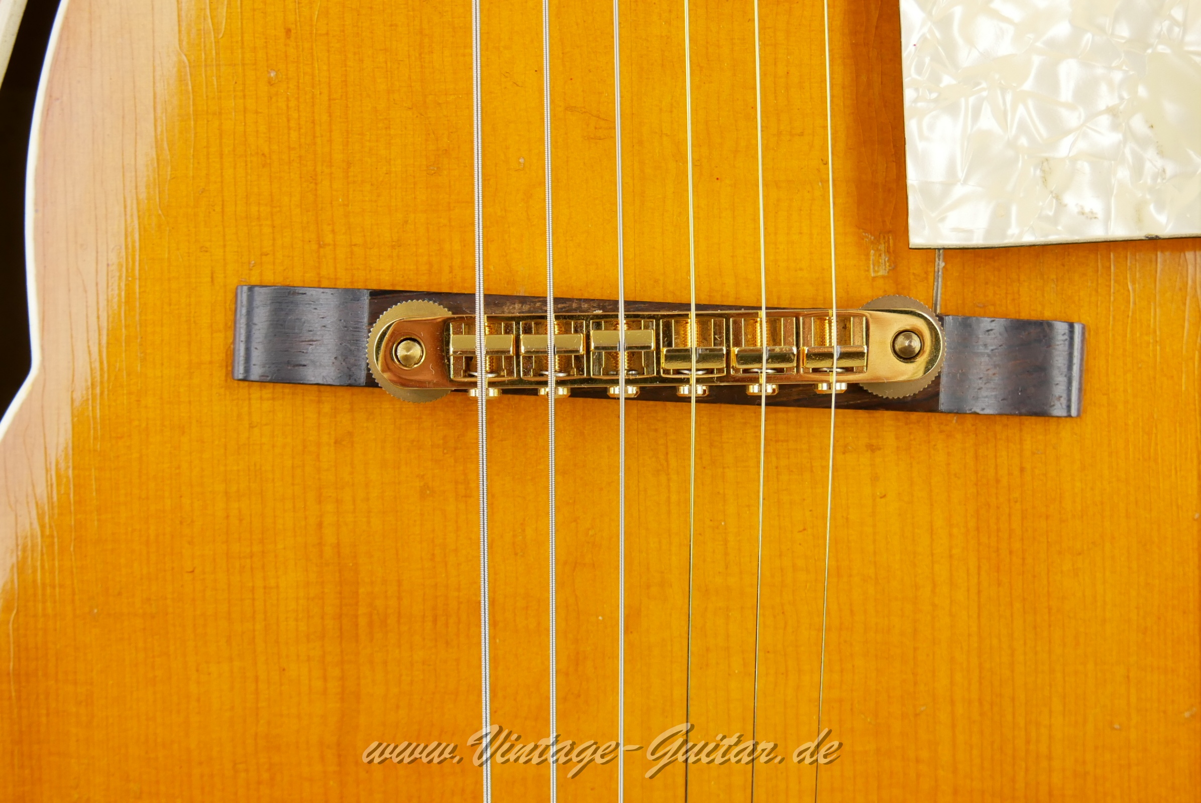 Schulz_Instrumentenbau_Solid_Archtop_sunburst_2000-013.JPG