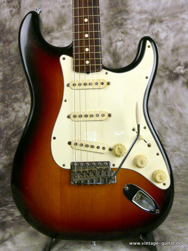 Fender-Stratocaster-1982-First-Reissue-Fullerton-003.JPG