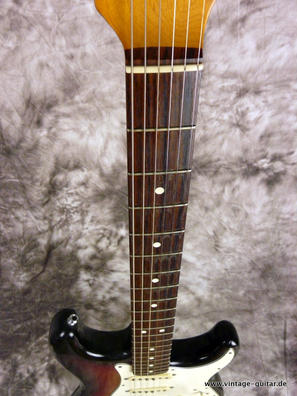 Fender-Stratocaster-1982-First-Reissue-Fullerton-004.JPG