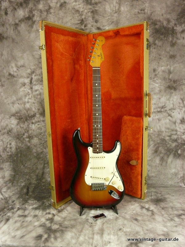 Fender-Stratocaster-1982-First-Reissue-Fullerton-014.JPG