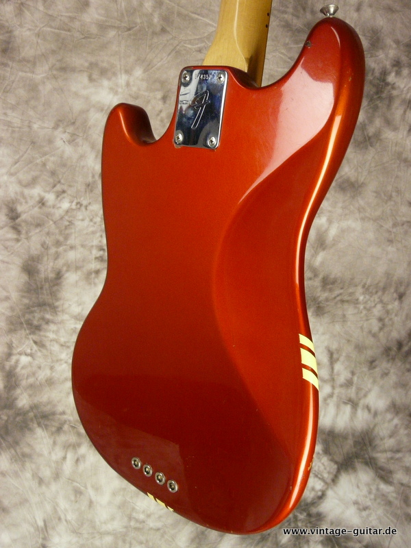 Fender-Mustang-Bass-Competition-1972-Candy-Apple-Red-006.JPG
