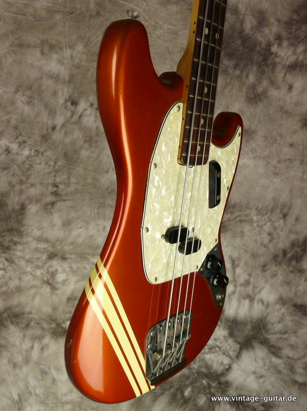 Fender-Mustang-Bass-Competition-1972-Candy-Apple-Red-007.JPG