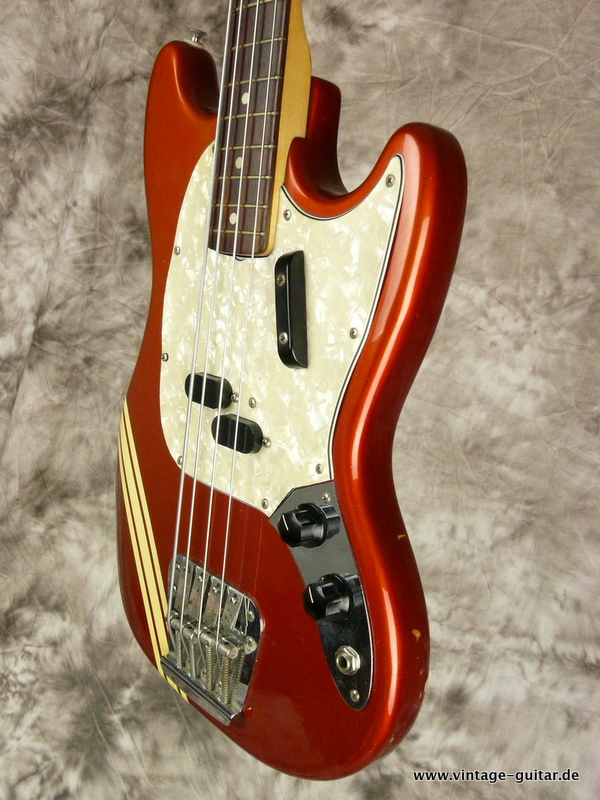Fender-Mustang-Bass-Competition-1972-Candy-Apple-Red-008.JPG