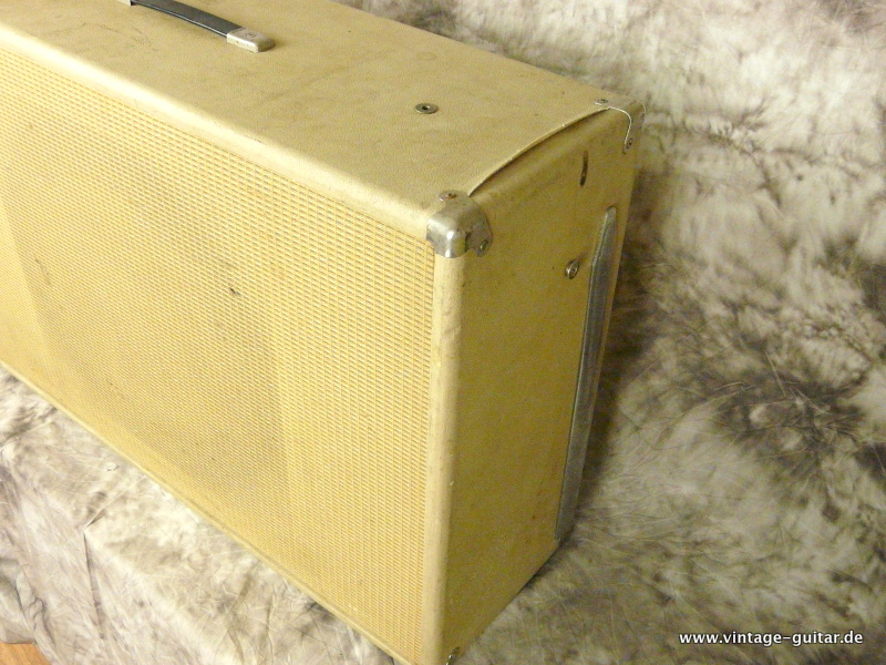 Fender-Showman-cabinet-1964-white-tolex-003.JPG
