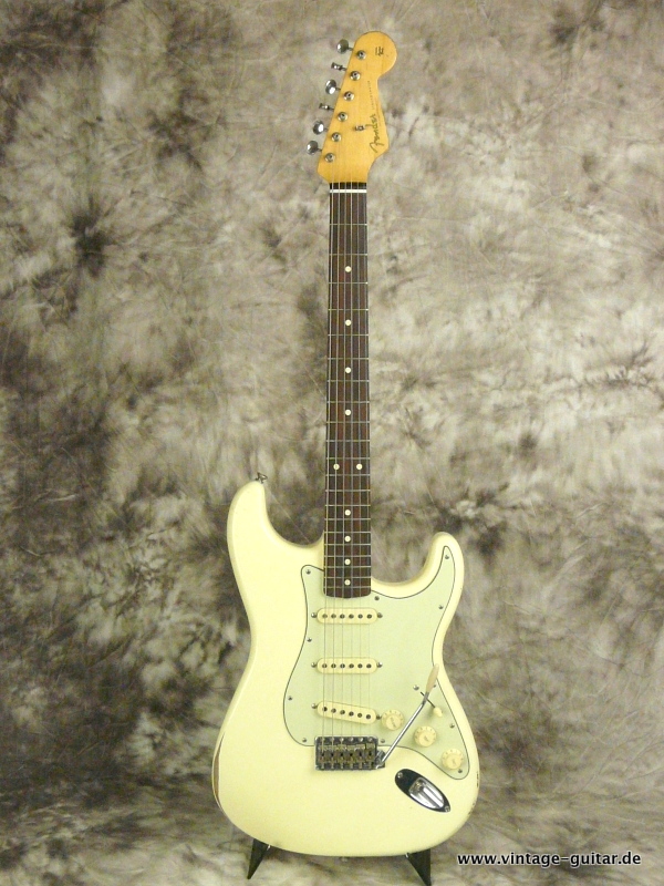Fender-Stratocaster-2016-Roadworn-olympic-white-001.JPG