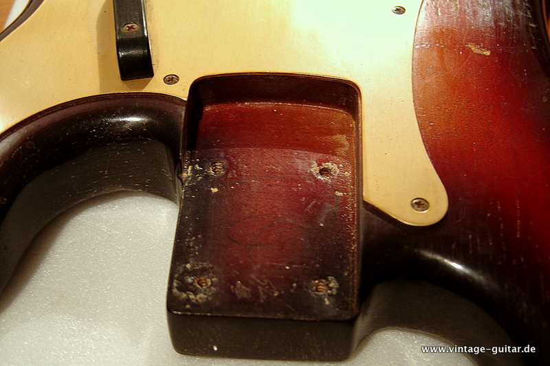 Fender-Precision_Bass-1958_sunburst-016.jpg
