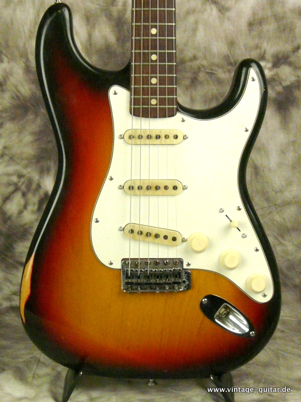 Fender_Stratocaster-1974-sunburst-rosewood-002.JPG