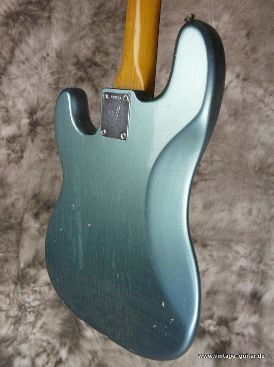 Fender_Precision_Ice-Blue-Metallic-1966-006.JPG
