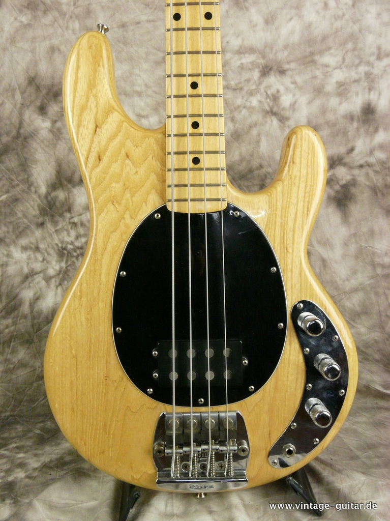 Musicman-Stingray-natural-1982-002.JPG