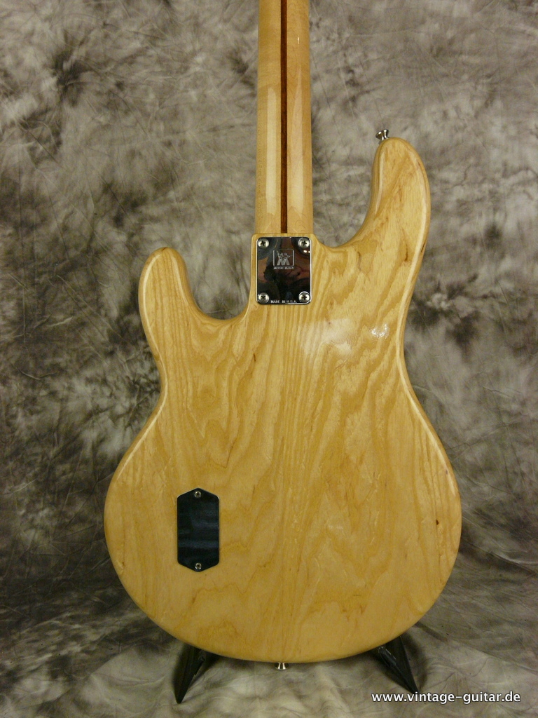 Musicman-Stingray-natural-1982-004.JPG