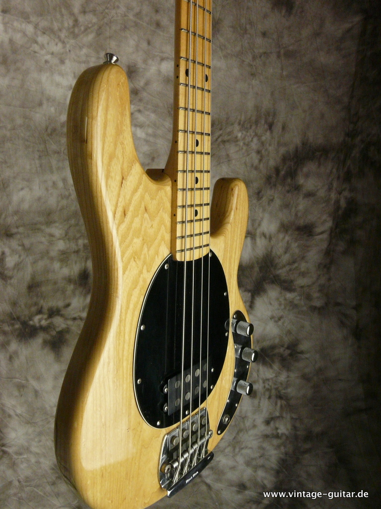 Musicman-Stingray-natural-1982-007.JPG