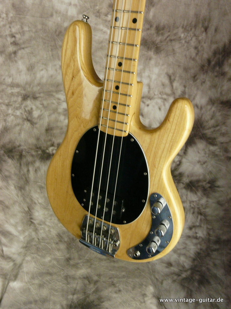 Musicman-Stingray-natural-1982-008.JPG