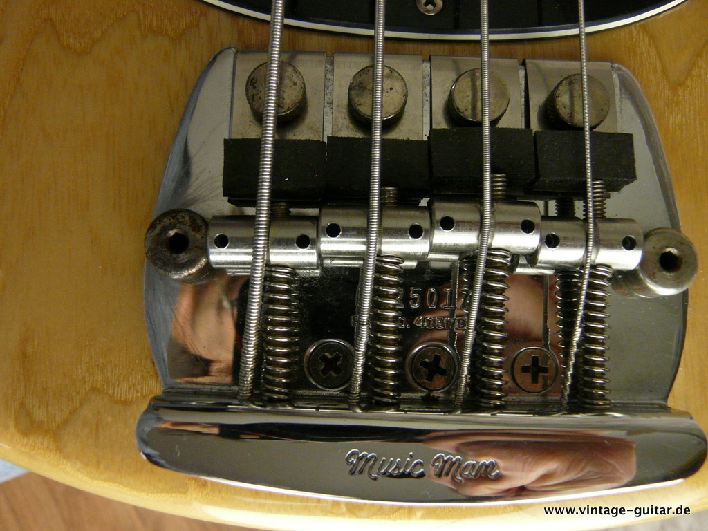 Musicman-Stingray-natural-1982-013.JPG