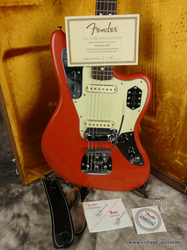 Fender-Jaguar-Thin-Skin-fiesta-red-2008-015.JPG