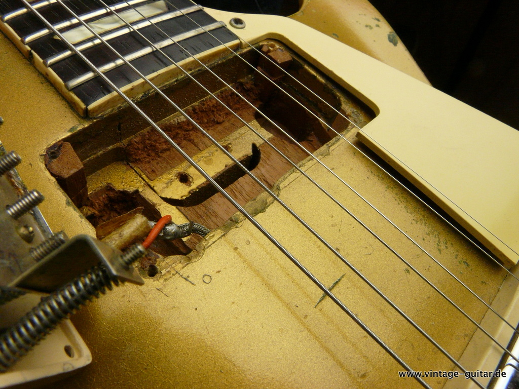 Gibson_Les-Paul_Goldtop-converted_humbucker-stoptail-piece-034.JPG