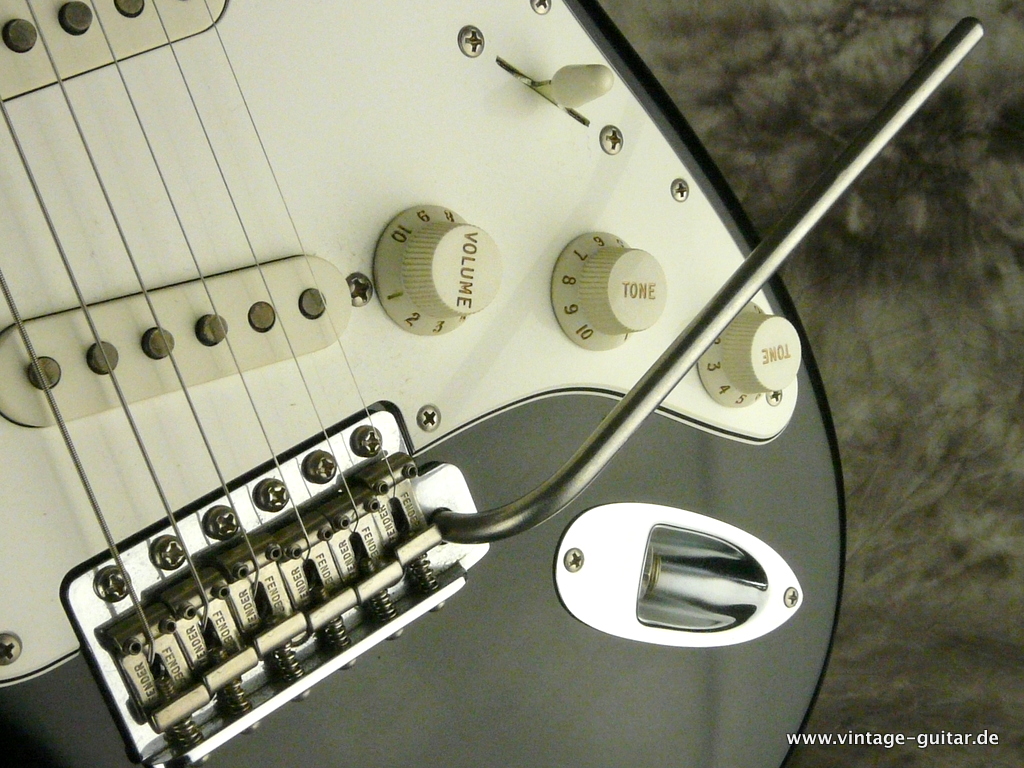Fender_Stratocaster-2014-Richie-Blackmoore-Custom-Shop-Tribute-007.JPG