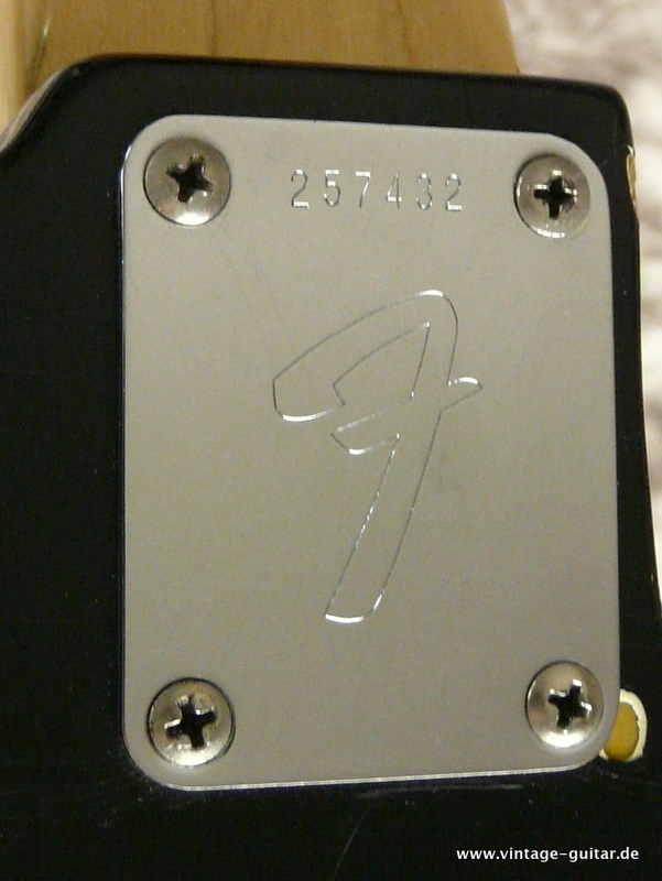 Fender-Precision-Bass-Lefthand-black-maple-cap-neck-1968-009.JPG