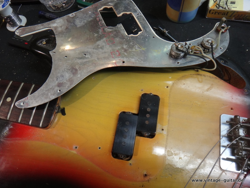 Fender_Precision-Bass_1967-sunburst-011.JPG