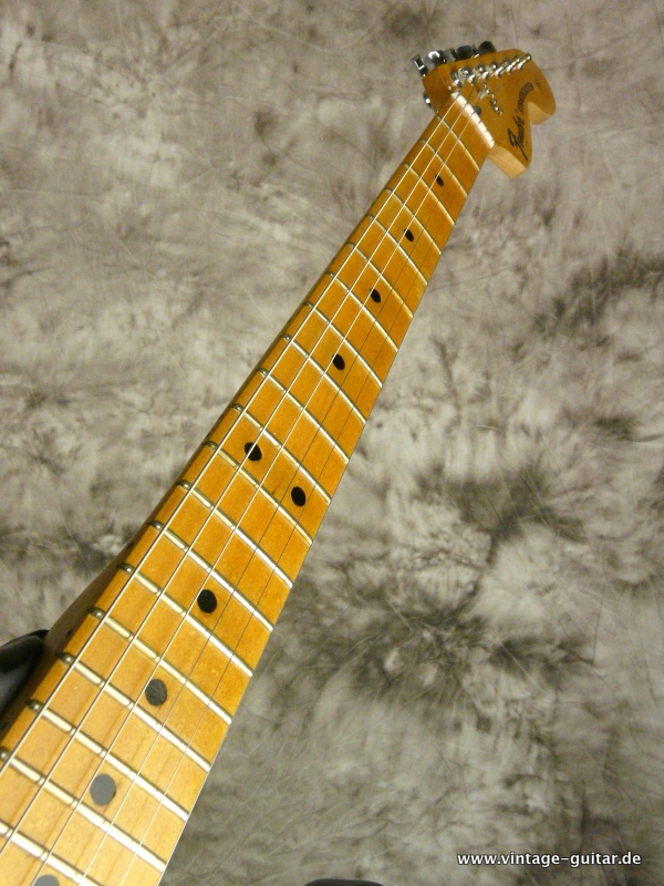 Stratocaster-Fender-1973_black-010.JPG