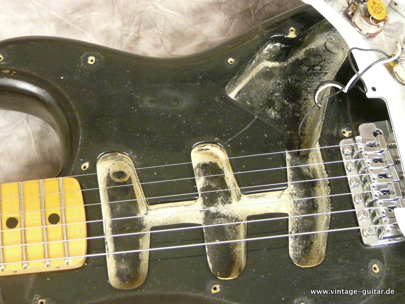 Stratocaster-Fender-1973_black-012.JPG