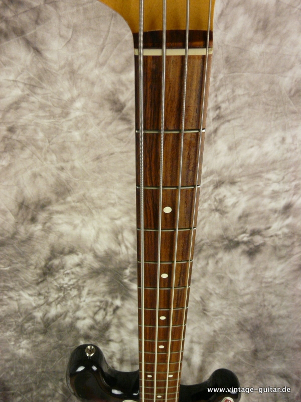 Fender_Precision_Bass-1982-1962-reissue-Fullerton-011.JPG