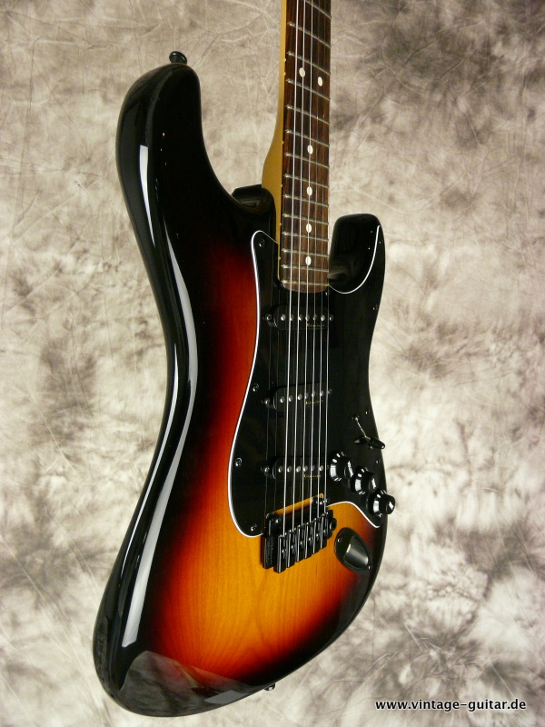 Fender-Stratocaster-US-Standard-sunburst-black-parts-005.JPG