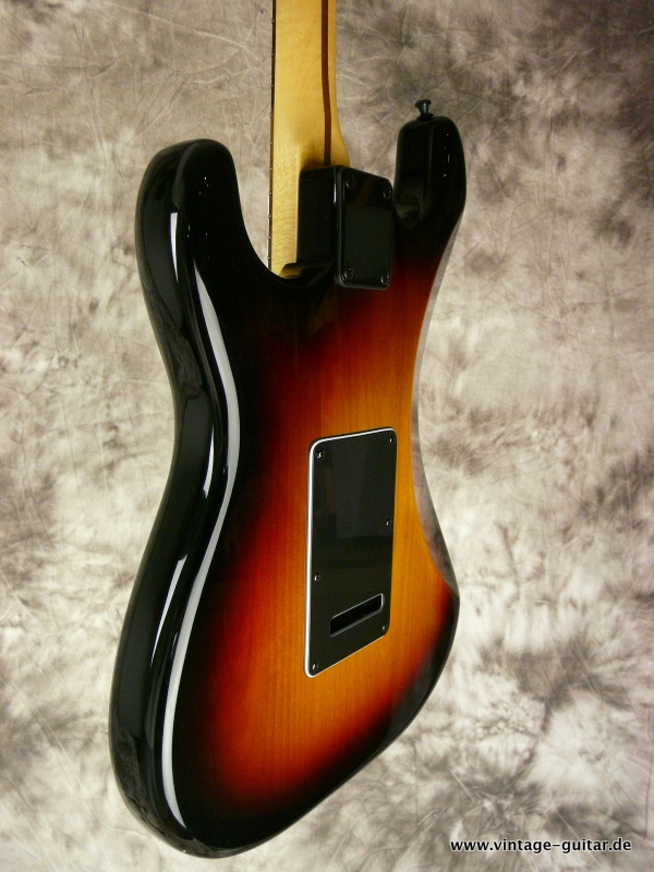 Fender-Stratocaster-US-Standard-sunburst-black-parts-007.JPG