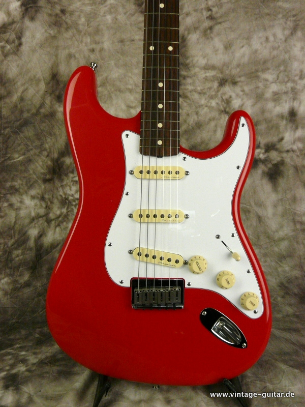 Fender-Stratocaster-Mexico-Vintage-Hot-Rod-Red-002.JPG