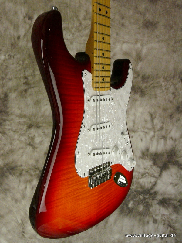 Fender-Stratocaster-US-Standard-cherry-sunburst-flame-maple-body-005.JPG