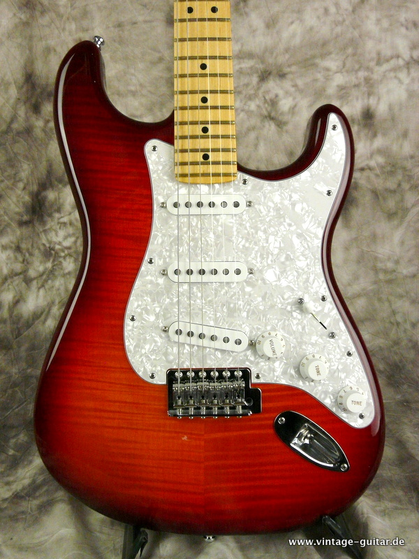 Fender-Stratocaster-US-Standard-cherry-sunburst-flame-maple-body-002.JPG