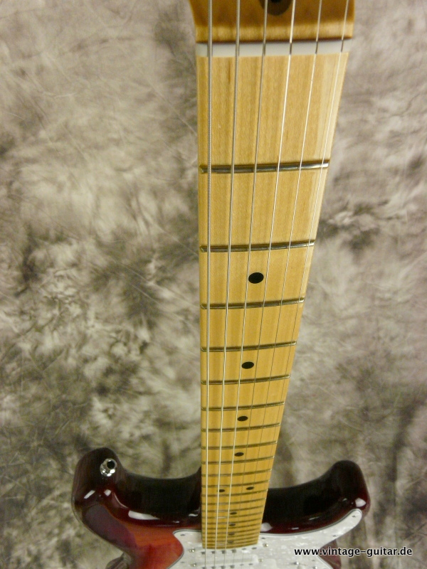 Fender-Stratocaster-US-Standard-cherry-sunburst-flame-maple-body-011.JPG